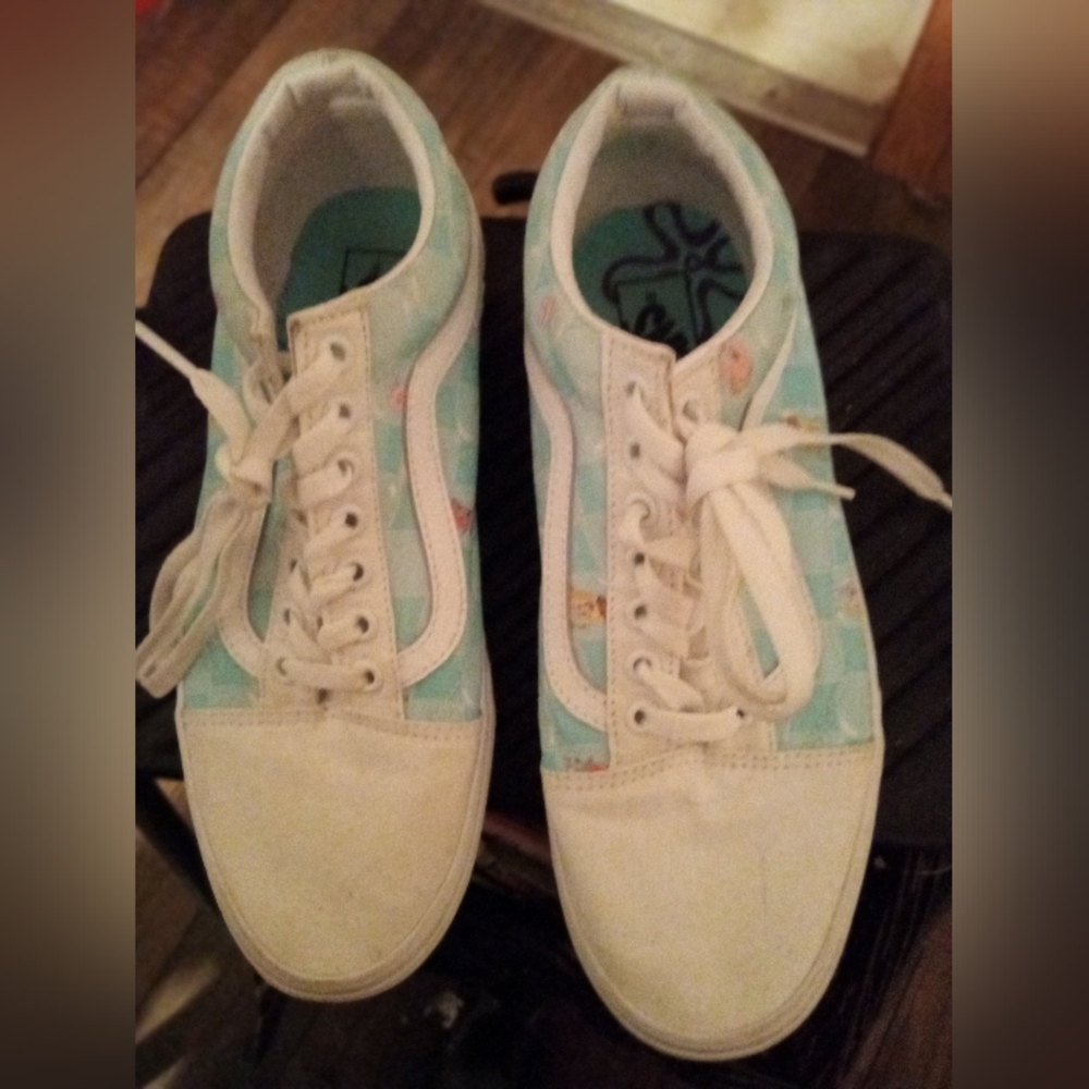VANS SPONGE BOB SQUARE PANTS TENNIS SHOES.